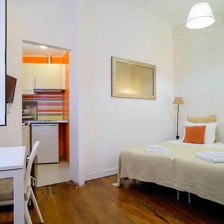 Alfama S. Pedro Typical * ליסבון