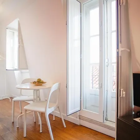 Апартаменти Alfama S. Pedro Typical Лісабон